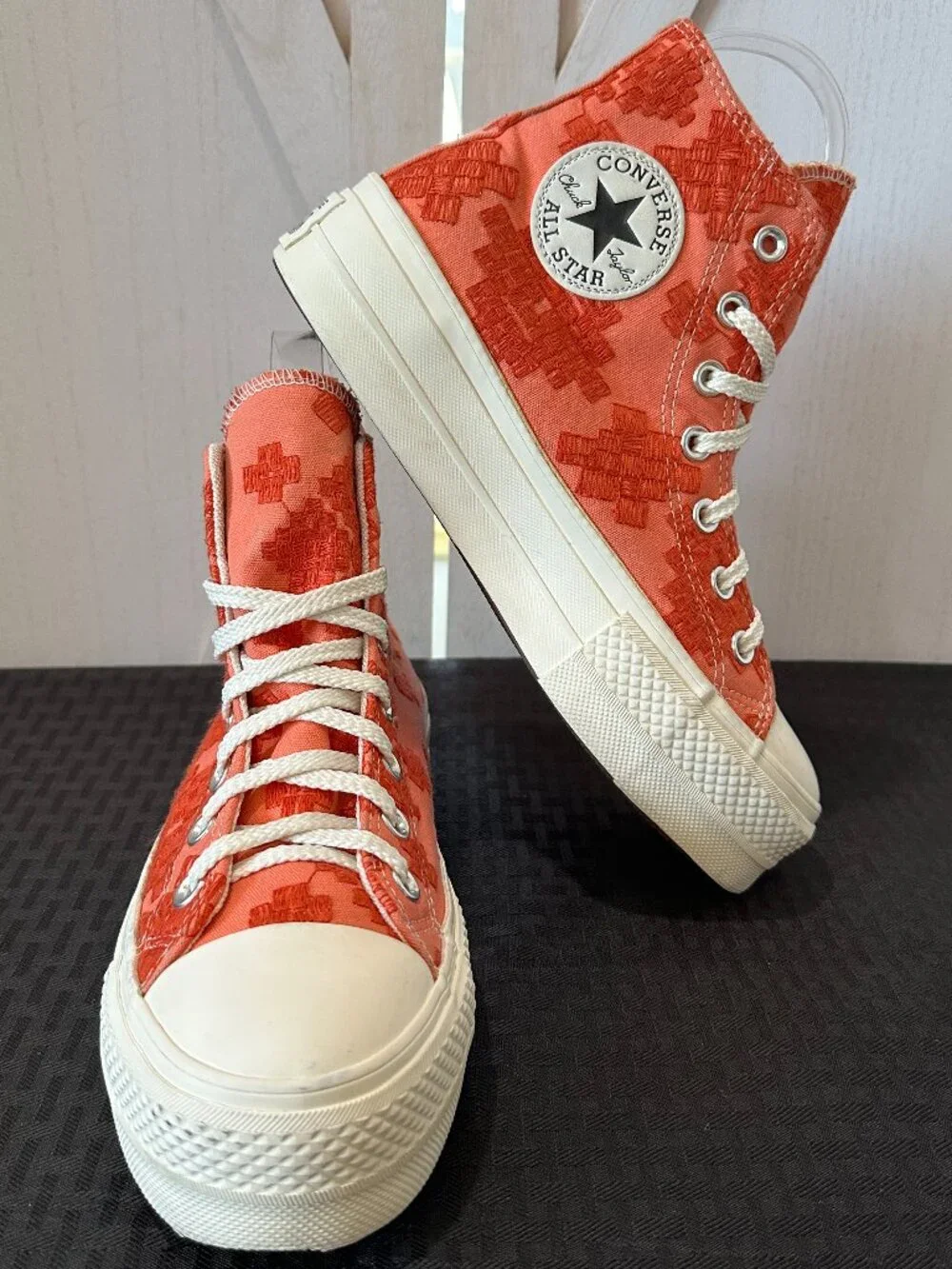 Chuck Taylor All Star Lift Platform Tonal Embroidery Women’s 6.5 - Picture 3 of 14